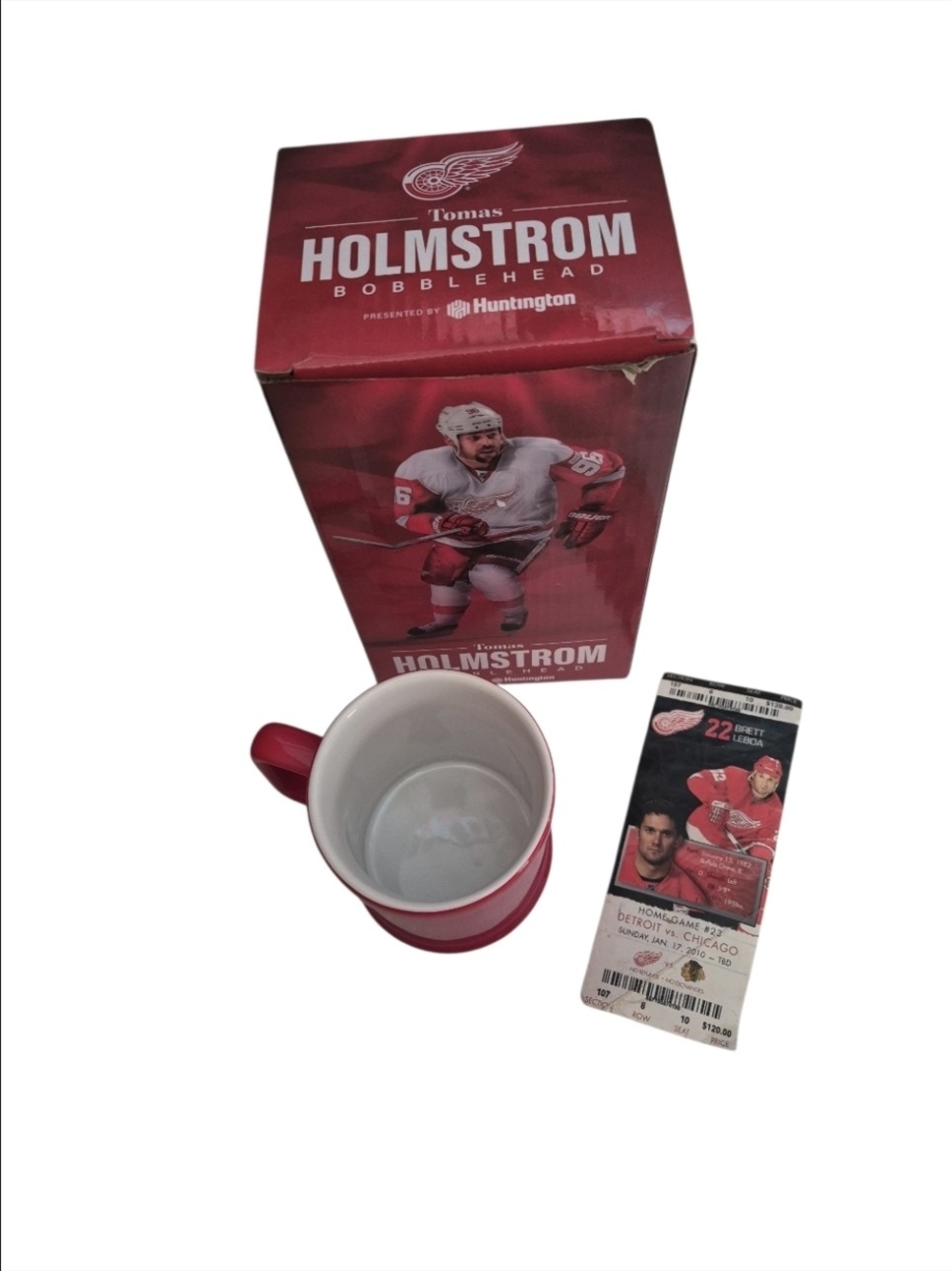 NHL Detroit Red Wings Red and White Ceramic Coffee Mug with Team Graphics